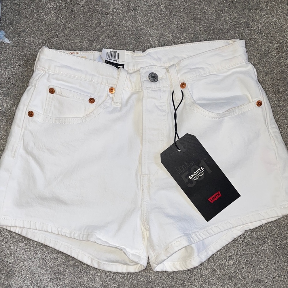 NWT white high rise levi’s jean shorts